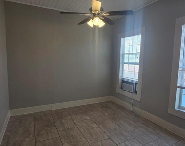 712 40th Street - Photo Thumbnail 7