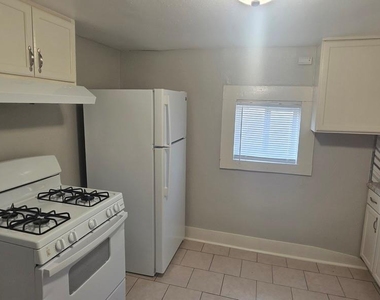 712 40th Street - Photo Thumbnail 9