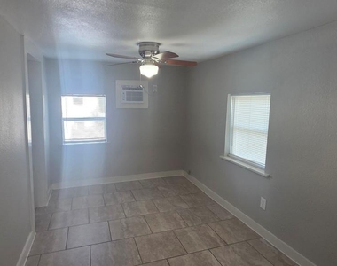 712 40th Street - Photo Thumbnail 3