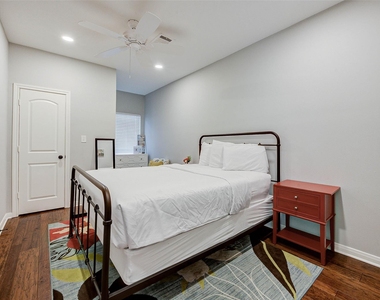 921 Kern Street - Photo Thumbnail 8
