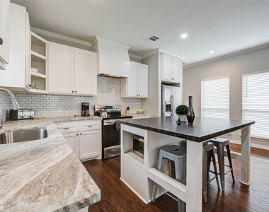 921 Kern Street - Photo Thumbnail 6