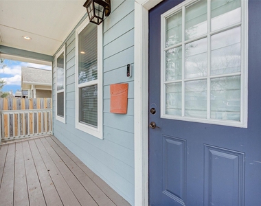 921 Kern Street - Photo Thumbnail 3