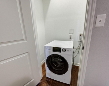921 Kern Street - Photo Thumbnail 12