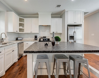 921 Kern Street - Photo Thumbnail 5