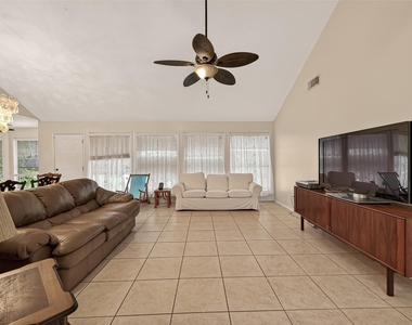 8203 Paddington Place Drive - Photo Thumbnail 5