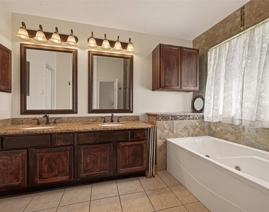 8203 Paddington Place Drive - Photo Thumbnail 22