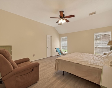 8203 Paddington Place Drive - Photo Thumbnail 19