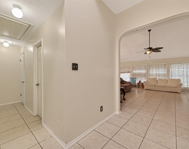8203 Paddington Place Drive - Photo Thumbnail 4