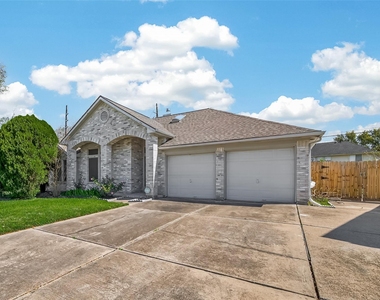 8203 Paddington Place Drive - Photo Thumbnail 1