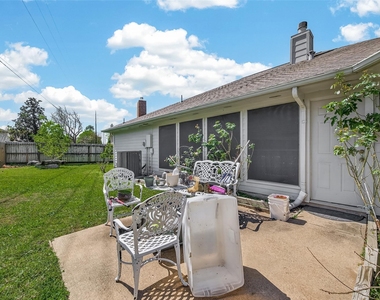 8203 Paddington Place Drive - Photo Thumbnail 24