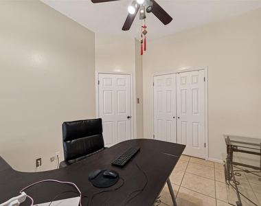 8203 Paddington Place Drive - Photo Thumbnail 18