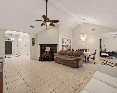 8203 Paddington Place Drive - Photo Thumbnail 7