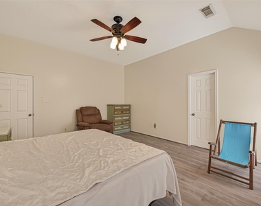 8203 Paddington Place Drive - Photo Thumbnail 21