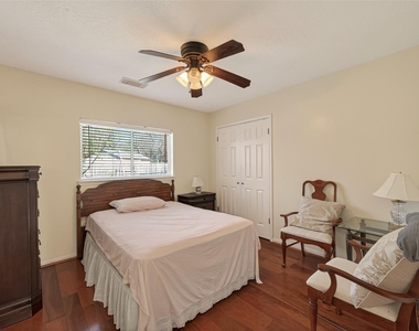 8203 Paddington Place Drive - Photo Thumbnail 15