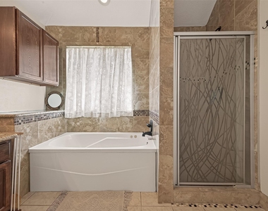 8203 Paddington Place Drive - Photo Thumbnail 23
