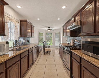 8203 Paddington Place Drive - Photo Thumbnail 12