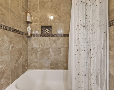 8203 Paddington Place Drive - Photo Thumbnail 14