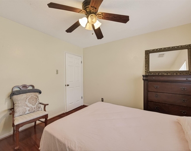 8203 Paddington Place Drive - Photo Thumbnail 16