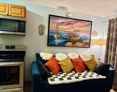 6102 Seawall Boulevard - Photo Thumbnail 2