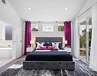 207 E 38th Street - Photo Thumbnail 8