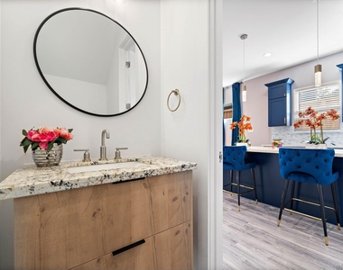 207 E 38th Street - Photo Thumbnail 7