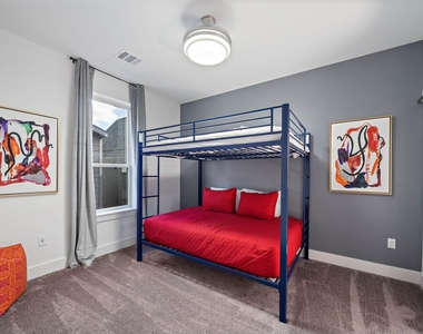 207 E 38th Street - Photo Thumbnail 12