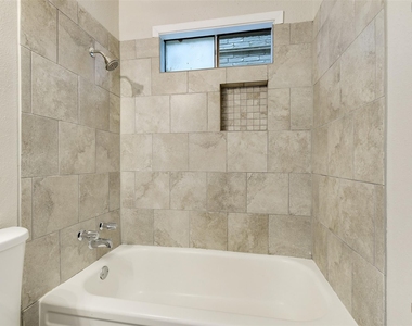 1512 Broadmoor Drive - Photo Thumbnail 9