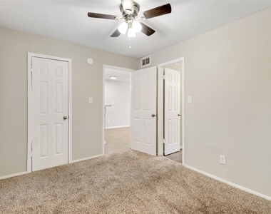 1512 Broadmoor Drive - Photo Thumbnail 4