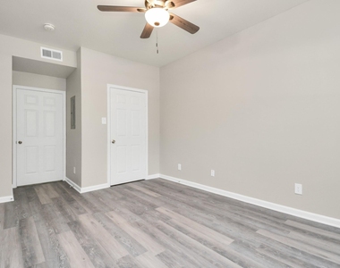 2222 Maroneal Street - Photo Thumbnail 7