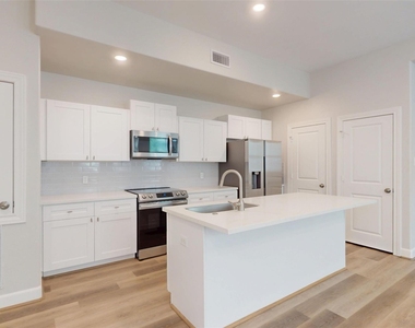 504 Nursery Rd - Photo Thumbnail 8