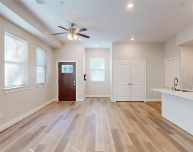 504 Nursery Rd - Photo Thumbnail 5