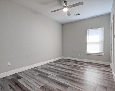 9306 Bean Street - Photo Thumbnail 6