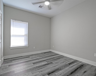 9306 Bean Street - Photo Thumbnail 8