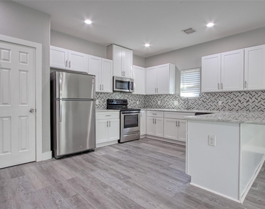 9306 Bean Street - Photo Thumbnail 11