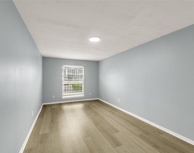 4640 Knoxville Street - Photo Thumbnail 6