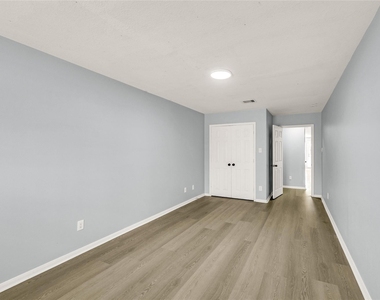 4640 Knoxville Street - Photo Thumbnail 5