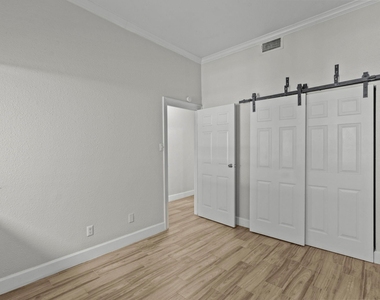 7820 Seawall Boulevard - Photo Thumbnail 17