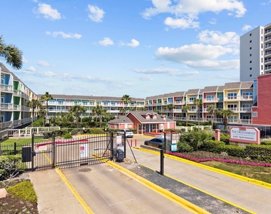 7820 Seawall Boulevard - Photo Thumbnail 11