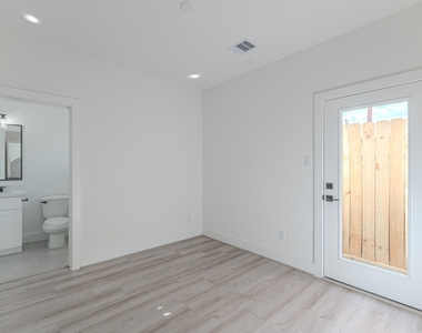 7735 Hammerly Blvd - Photo Thumbnail 16