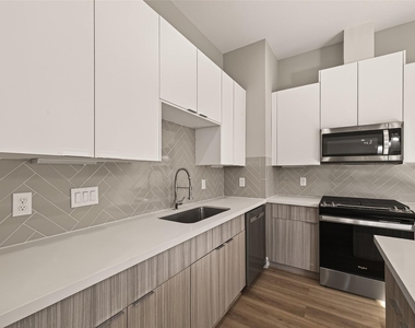 778 Paul Quinn Street - Photo Thumbnail 7
