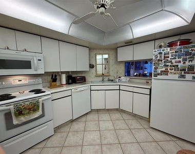 7400 Sun Island Drive S - Photo Thumbnail 11