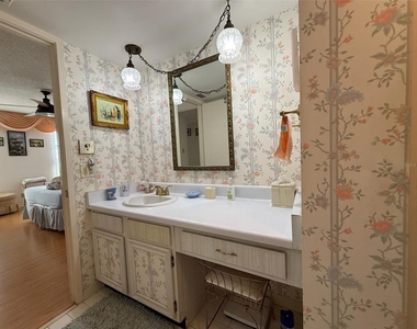7400 Sun Island Drive S - Photo Thumbnail 17