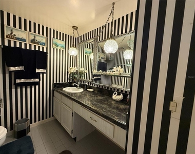 7400 Sun Island Drive S - Photo Thumbnail 20