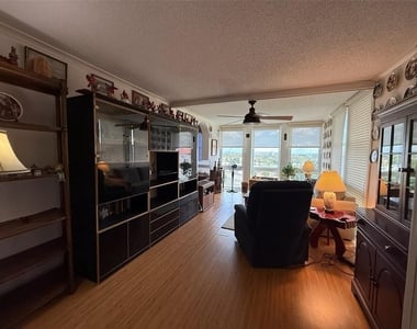 7400 Sun Island Drive S - Photo Thumbnail 6