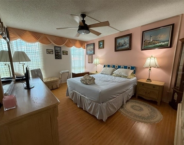 7400 Sun Island Drive S - Photo Thumbnail 13
