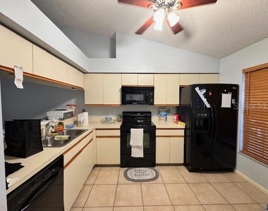 5924 Clubside Drive - Photo Thumbnail 5