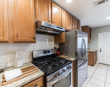 418 Lebeau Street - Photo Thumbnail 14