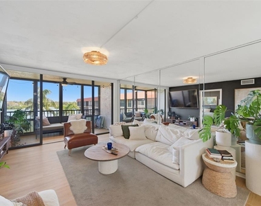 19701 Gulf Boulevard - Photo Thumbnail 15