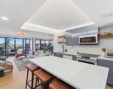19701 Gulf Boulevard - Photo Thumbnail 10