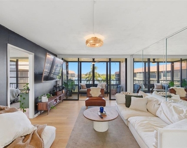 19701 Gulf Boulevard - Photo Thumbnail 14